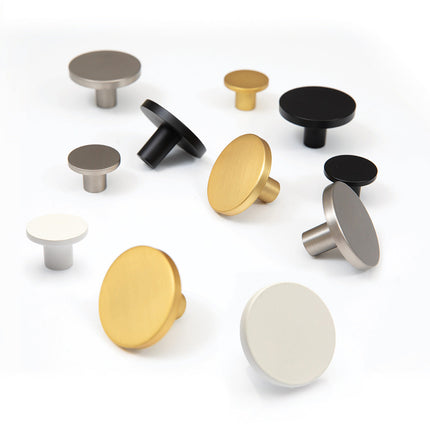 Buy Como Knob By Momo Handles from $10.00 - Shipping Australia wide or Click & Collect option. The Como's simple circular shape fits a wide variety of cabinetry and comes in three stylish finishes. Handle sizing and technical information