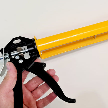 Caulking Gun - By Tolsen