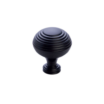 Buy Catona By Momo Handles from $21.00 - Shipping Australia wide or Click & Collect option. A classic knob with concentric circle detailing, available in four finishes to suit a wide variety of styles. Pairs nicely with our Salvano Cup Pull. Handle sizing